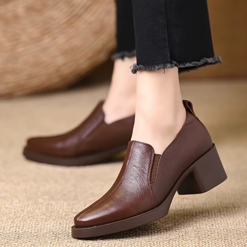Women'S Accessories Trends 2025 - Skórzane buty damskie 2025 nowy styl