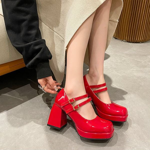 Women'S Accessories Trends 2025 - Damskie buty na grubym obcasie z