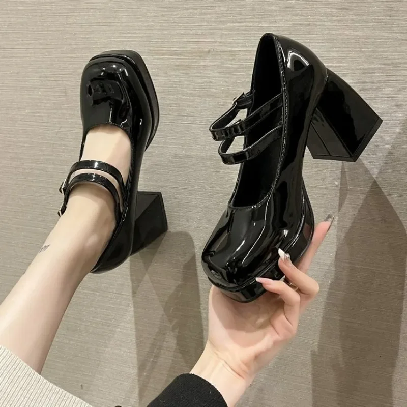 Damskie buty na grubym obcasie – Women'S Accessories Trends 2025 recenzja i cena