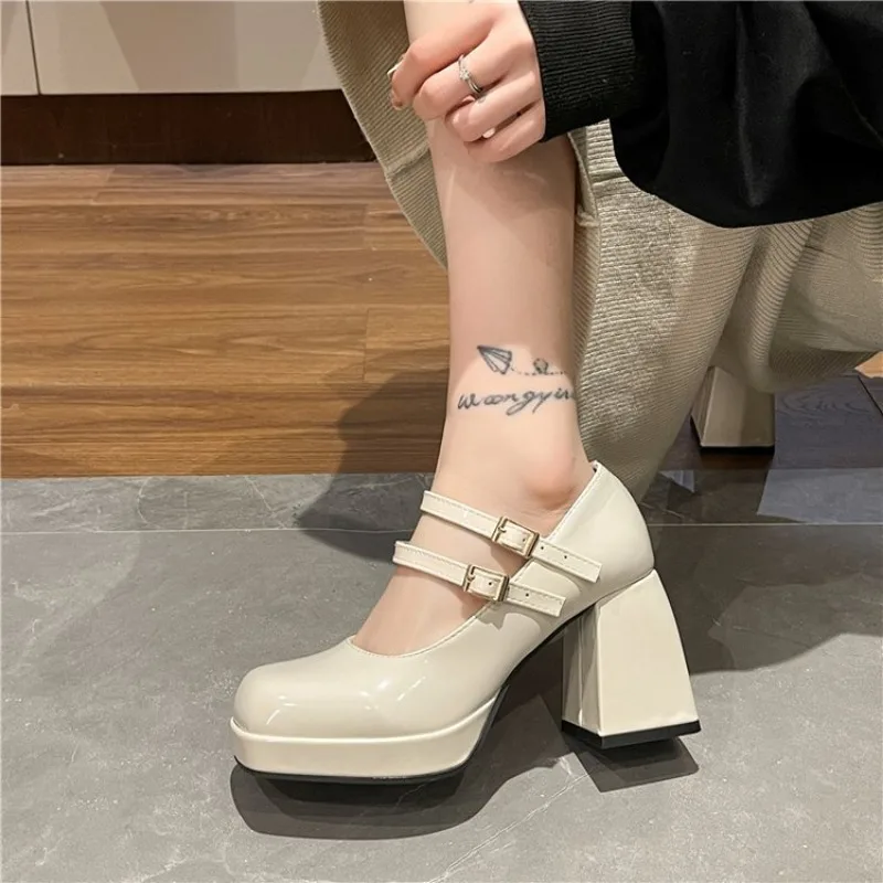 Damskie buty na grubym obcasie – Women'S Accessories Trends 2025 recenzja i cena