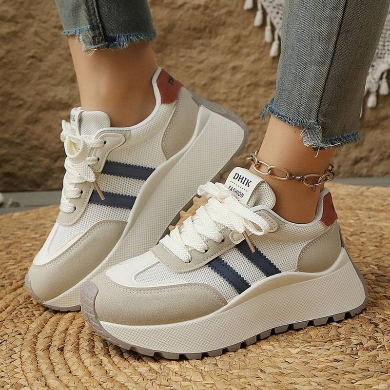 Modne, oddychające, sportowe,  – Women'S Accessories Trends 2025 recenzja i cena